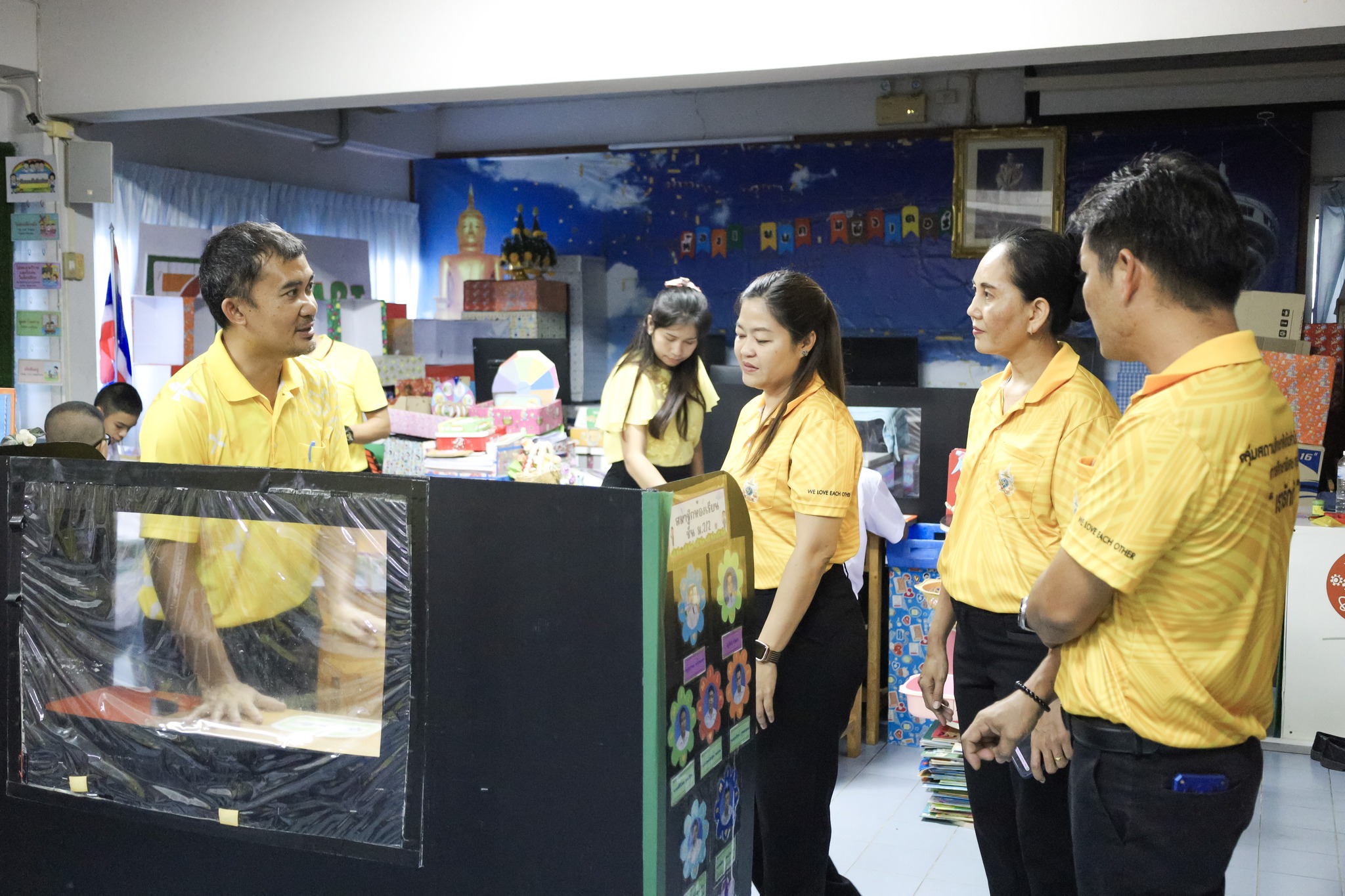 อาจเป็นรูปภาพของ 6 คน และ ข้อความ